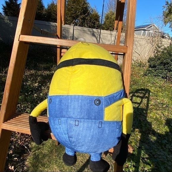 𝅺MINION character could be your child’s next best friend. Two feet of cuteness! - Picture 2 of 6